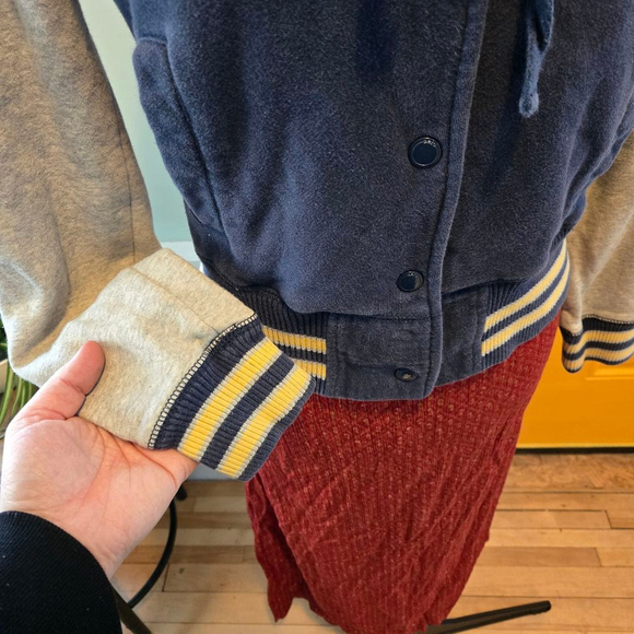 Aeropostale Medium Y2K Retro Varsity Quilted Embroidered Hoodie Jacket - Picture 4 of 6